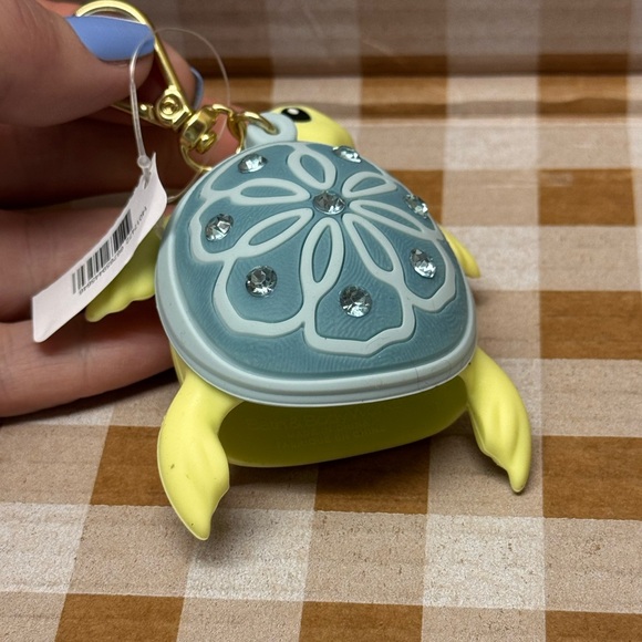 NWT B&BW Glam Sea Turtle Keychain Pocketbac holder•COMES WITH NEW/CURRENT REFILL - Picture 2 of 6